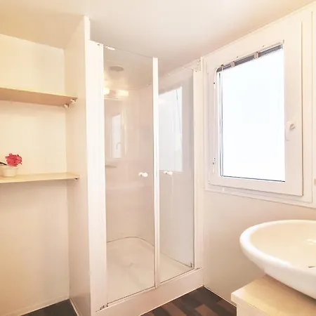 For 6 Near The Beaches Holiday home *