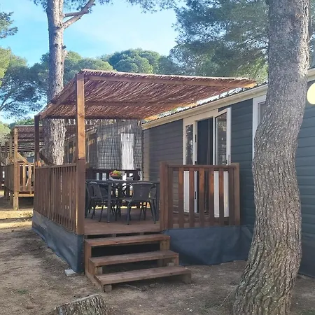 Holiday home For 6 Near The Beaches *